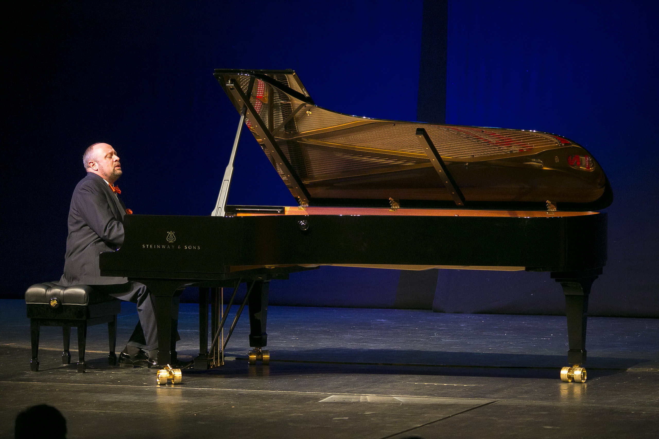 Александр Гиндин