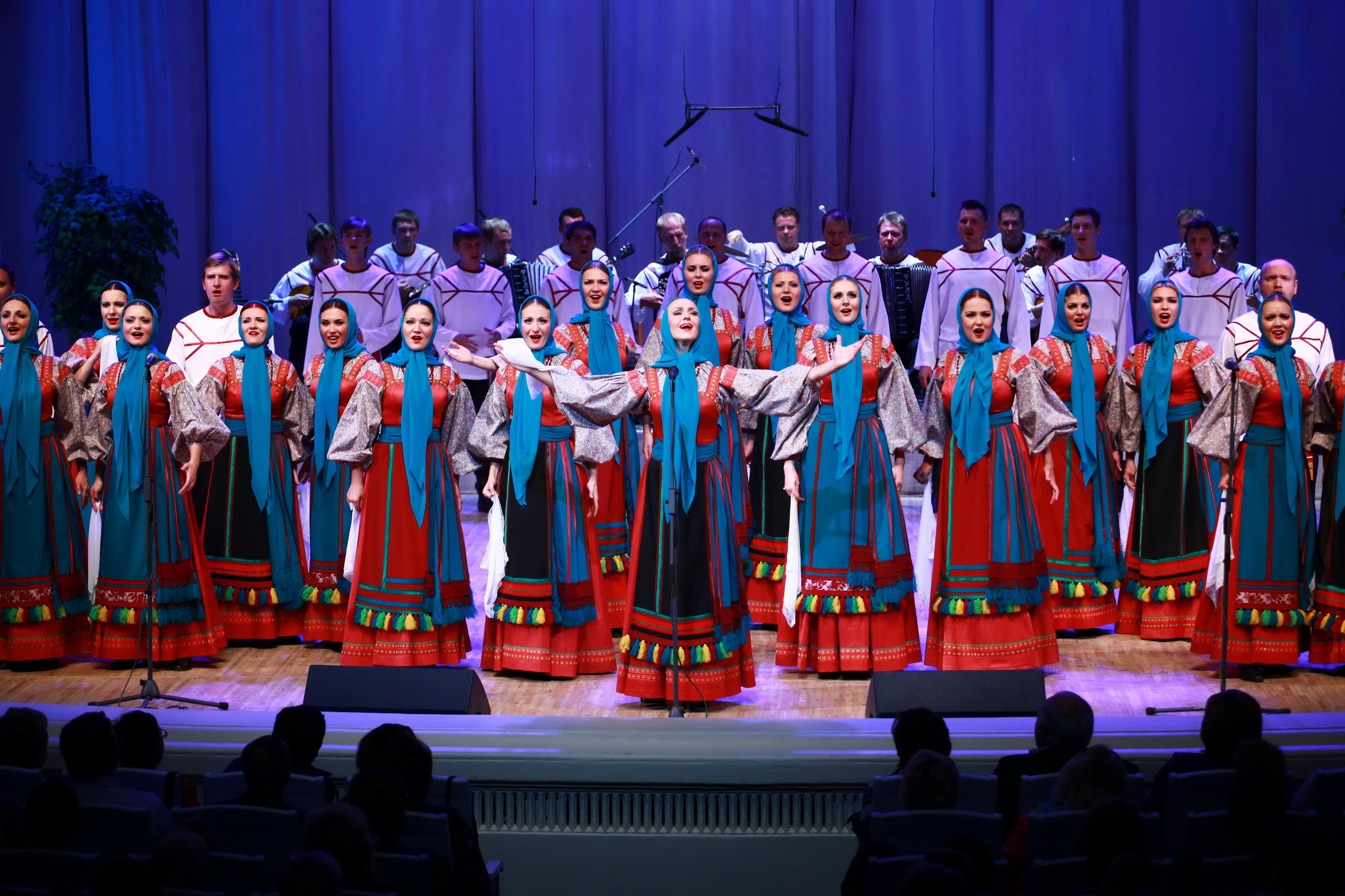 «Живи в веках, моя Россия!» Концерт в день рождения хора