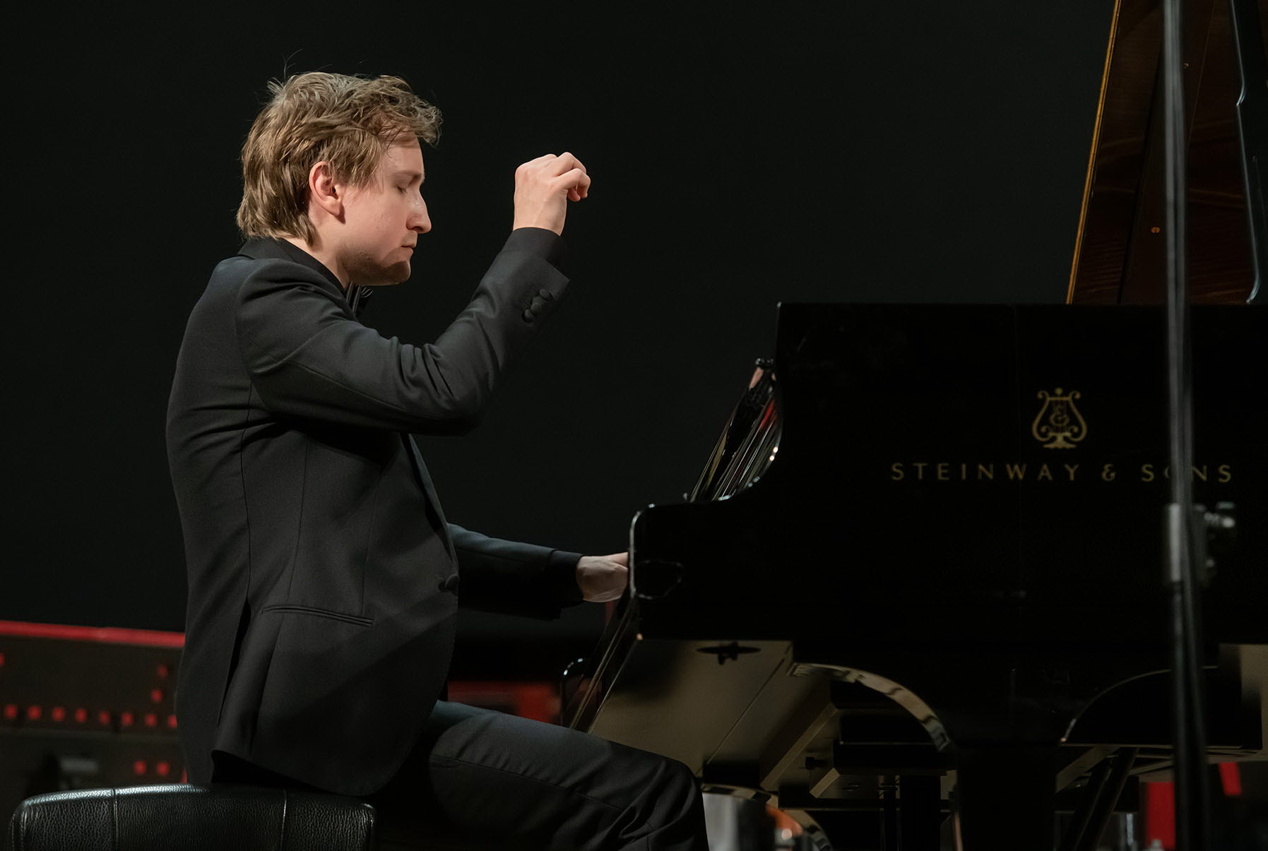 Дмитрий Маслеев